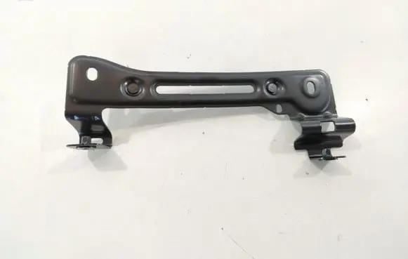 Audi Q7 4M Fender mounting bracket 4M0821431