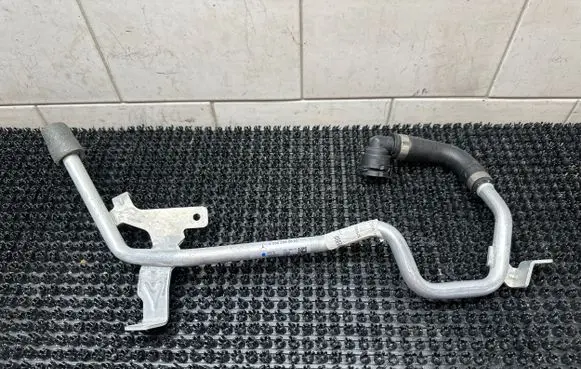 Mercedes-Benz CLS C257 Engine coolant pipe/hose A2562030602