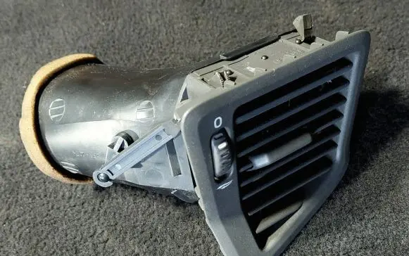 Volvo V70 Dashboard side air vent grill/cover trim