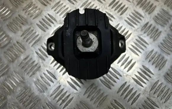 BMW 5 E60 E61 Engine mount bracket 6770726 586312J