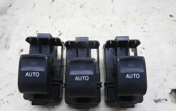Toyota Prius (XW30) Electric window control switch 192801