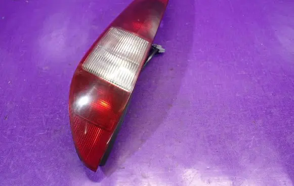 Ford Mondeo Mk III Rear/tail lights 1S7113405C