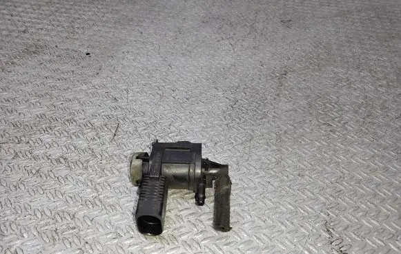 Volkswagen Golf IV Vacuum valve 1J0906283C