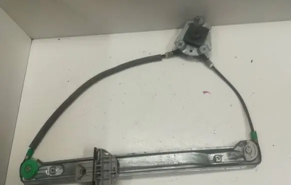 Rear door manual window regulator