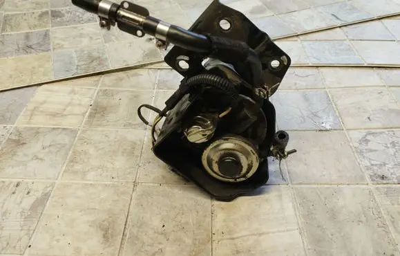 Subaru Outback Fuel filter housing 