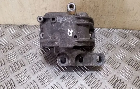 Skoda Yeti (5L) Engine mount bracket 1K0199262M
