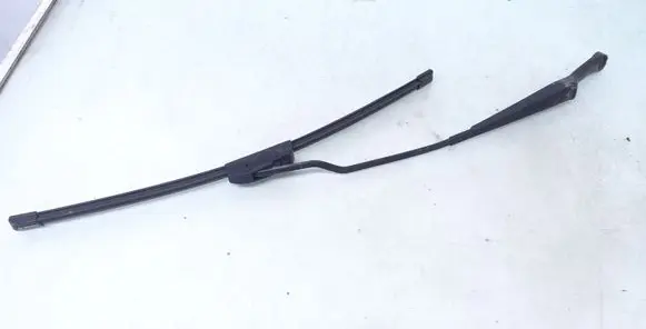 Volkswagen PASSAT B5 Front wiper blade arm 3B1955409