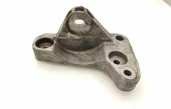 Volkswagen Transporter - Caravelle T5 Engine mounting bracket 7H0199207C