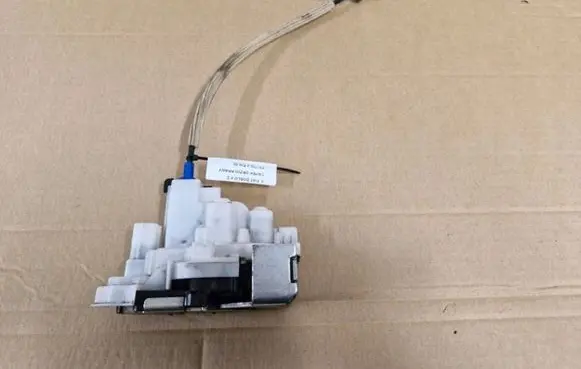 Fiat Doblo Front door lock 151817366