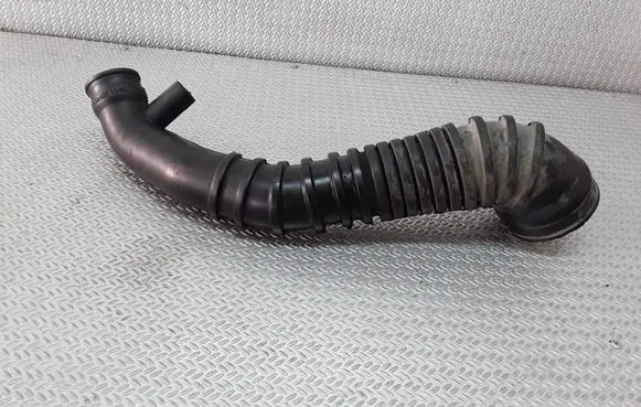 Mercedes-Benz Vito Viano W638 Turbo air intake inlet pipe/hose 6385280982