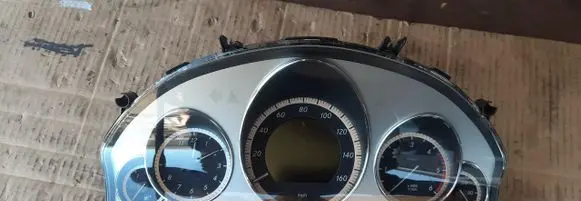 Mercedes-Benz E C207 W207 Speedometer (instrument cluster) A2129005104