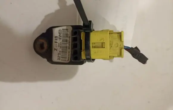 Hyundai i30 Airbag deployment crash/impact sensor 959200A100