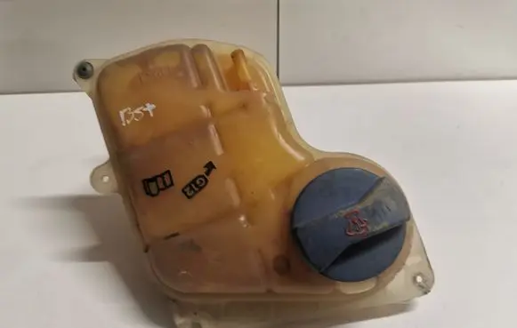 Volkswagen PASSAT B5.5 Coolant expansion tank/reservoir 8D0121403L