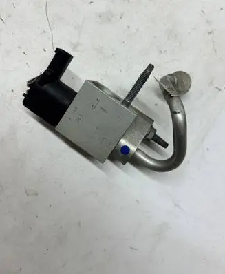 Mercedes-Benz C W205 Air conditioning (A/C) expansion valve A2058307401 339001