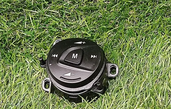 Ford Escape III Steering wheel buttons/switches AM5T14K147CA