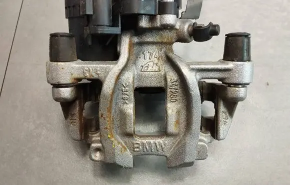 BMW X1 F48 F49 Rear brake caliper 6880380
