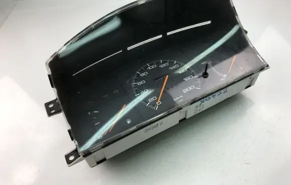 Mazda 626 Speedometer (instrument cluster) GK88B