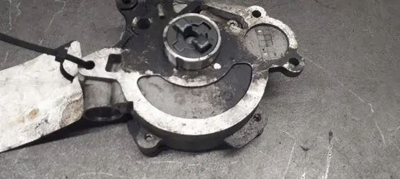 Volkswagen Polo V 6R Vacuum pump 03L100D