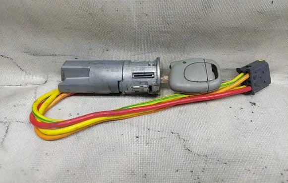 Renault Scenic I Ignition lock 433815RE