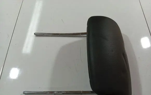 Opel Astra H Front seat headrest 