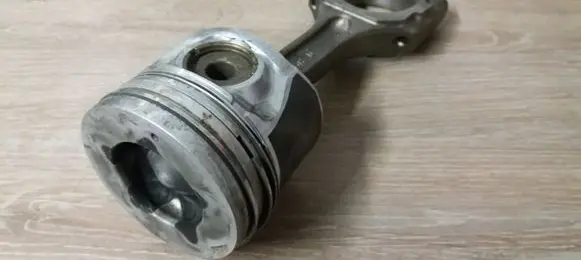 Hyundai Santa Fe Piston with connecting rod