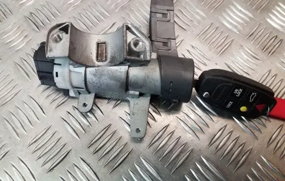 Volvo V70 Ignition lock 8626324