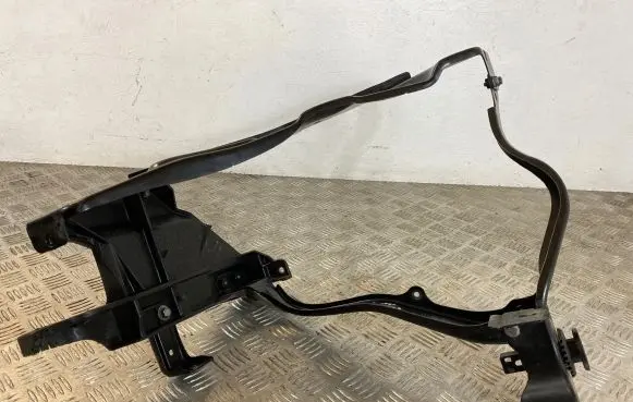 Headlight/headlamp mounting bracket