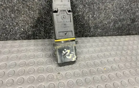 Mercedes-Benz ML W163 Mass air flow meter A6110940048
