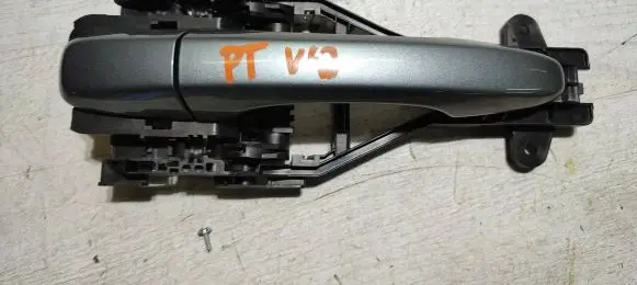 Rear door exterior handle/bracket