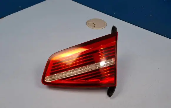Tailgate rear/tail lights