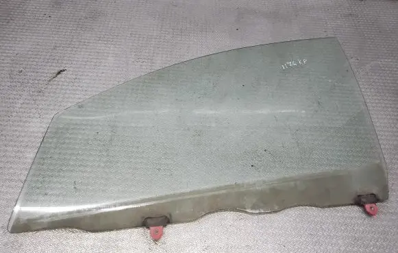 Volvo V70 Front door window glass four-door