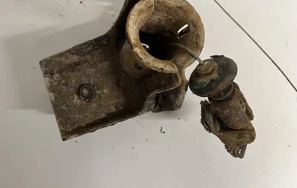 Ford Galaxy Spare wheel bolt 