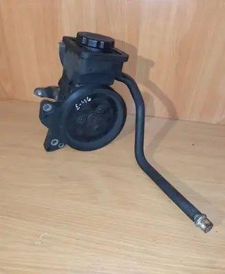 BMW 3 E46 Power steering pump 6756575