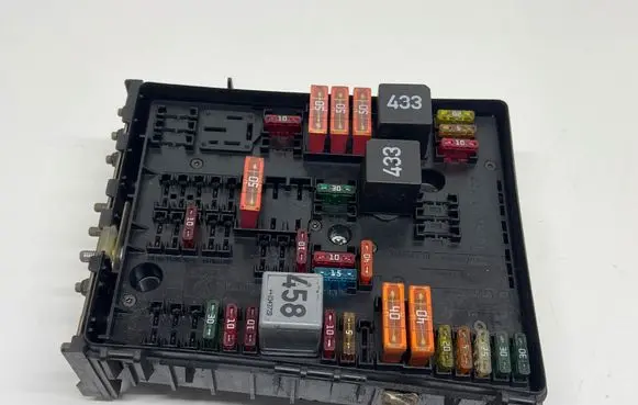 Volkswagen Golf Plus Fuse module 1K0937124H