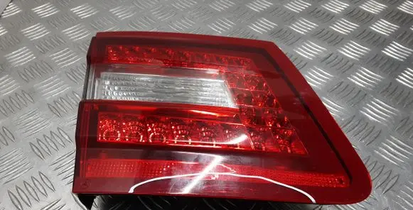 Tailgate rear/tail lights