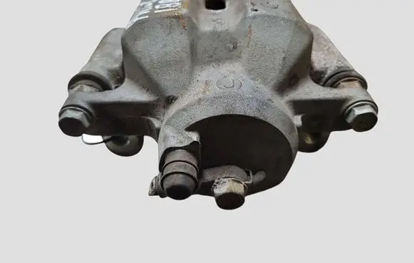 Toyota Prius (XW50) Front brake caliper