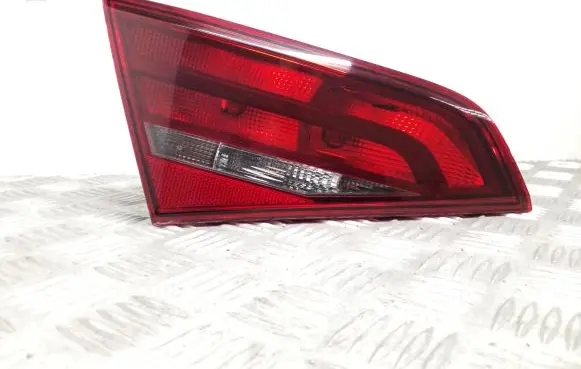Audi A3 S3 8V Tailgate rear/tail lights 8V4945093
