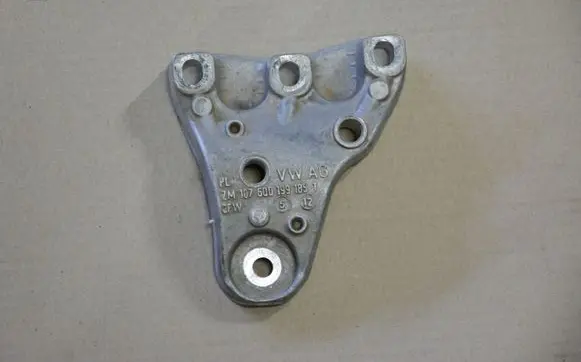 Seat Toledo IV (NH) Engine mounting bracket 6Q0199185T