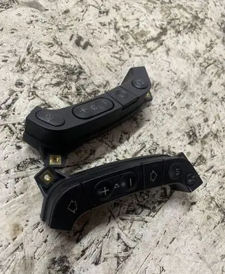 BMW X3 E83 Steering wheel buttons/switches 6903396