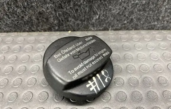 Mercedes-Benz CLK A208 C208 Oil filler cap 1110180302