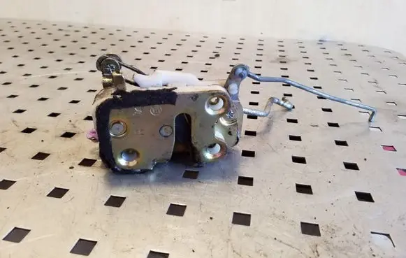 Opel Frontera A Front door lock
