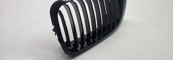 BMW 3 E46 Front grill 7056314