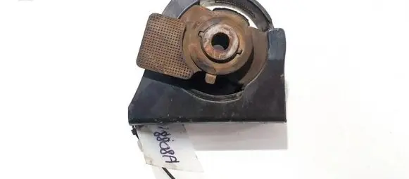 Toyota Avensis T270 Engine mount bracket avb7590 av-b7590