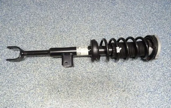 BMW 5 G30 G31 Front shock absorber with coil spring 6866591