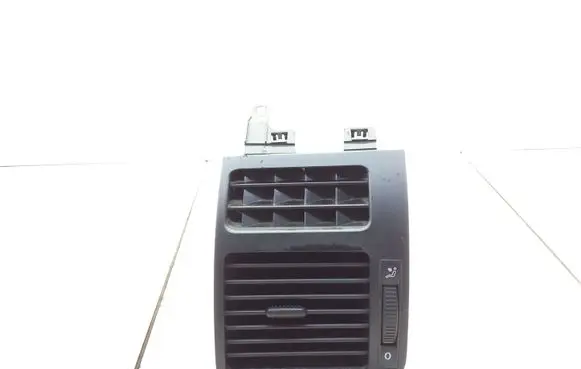 Volkswagen Touran I Dashboard side air vent grill/cover trim 1T0819703A