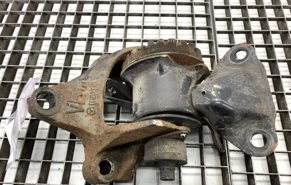 Mazda CX-9 Engine mount vacuum valve 