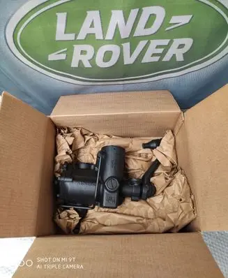 Land Rover Defender Steering rack mounting bracket LR062124