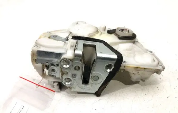 Suzuki Swift I Front door lock