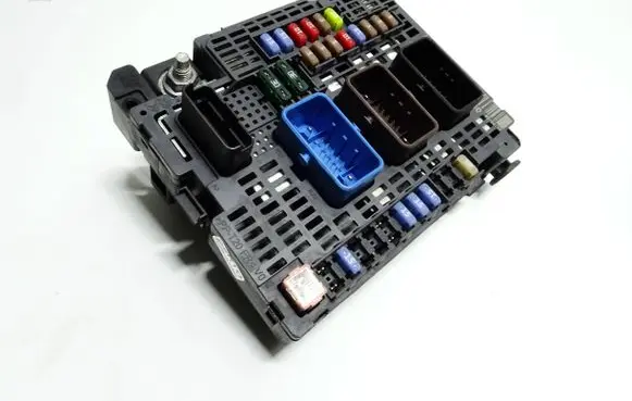 Peugeot 308 Fuse module 9807091580 58812044 BSMZ0101