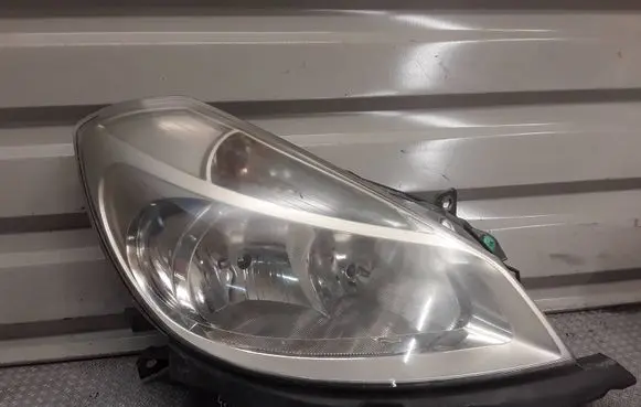 Renault Clio III Headlight/headlamp 8200244897